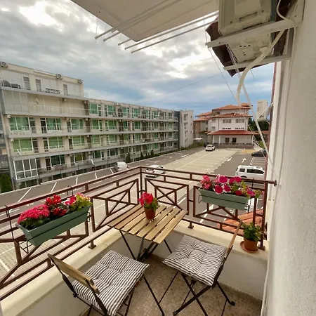 Cozy By The In Byala Apartament Beala